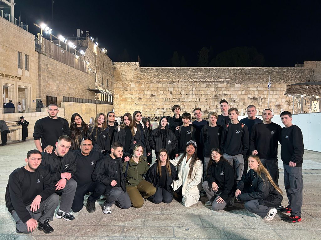 נשבעים ונהנים