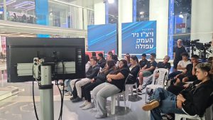 מבקרים מאחורי הקלעים